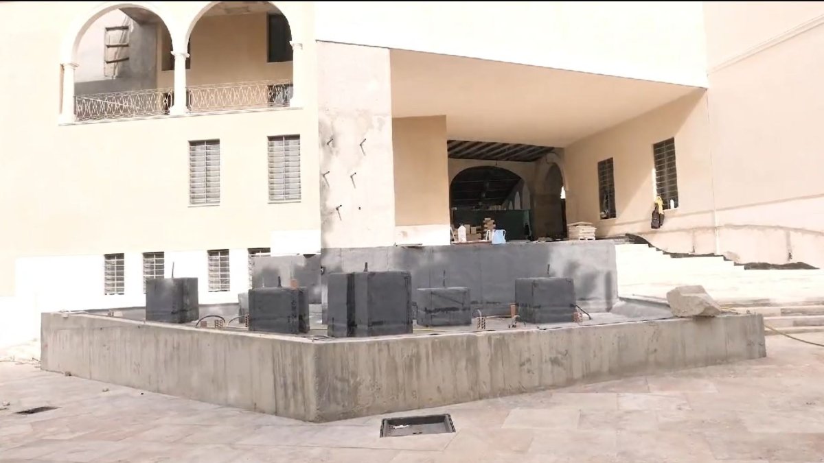 Fuente en construcción junto a una de las entradas a Plaza Vieja