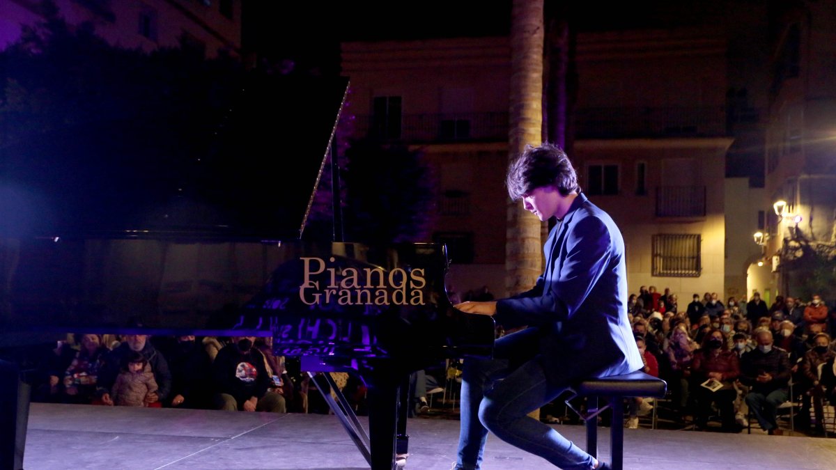 José Carlos Esteban-Hanza en el escenario de la Plaza Careaga