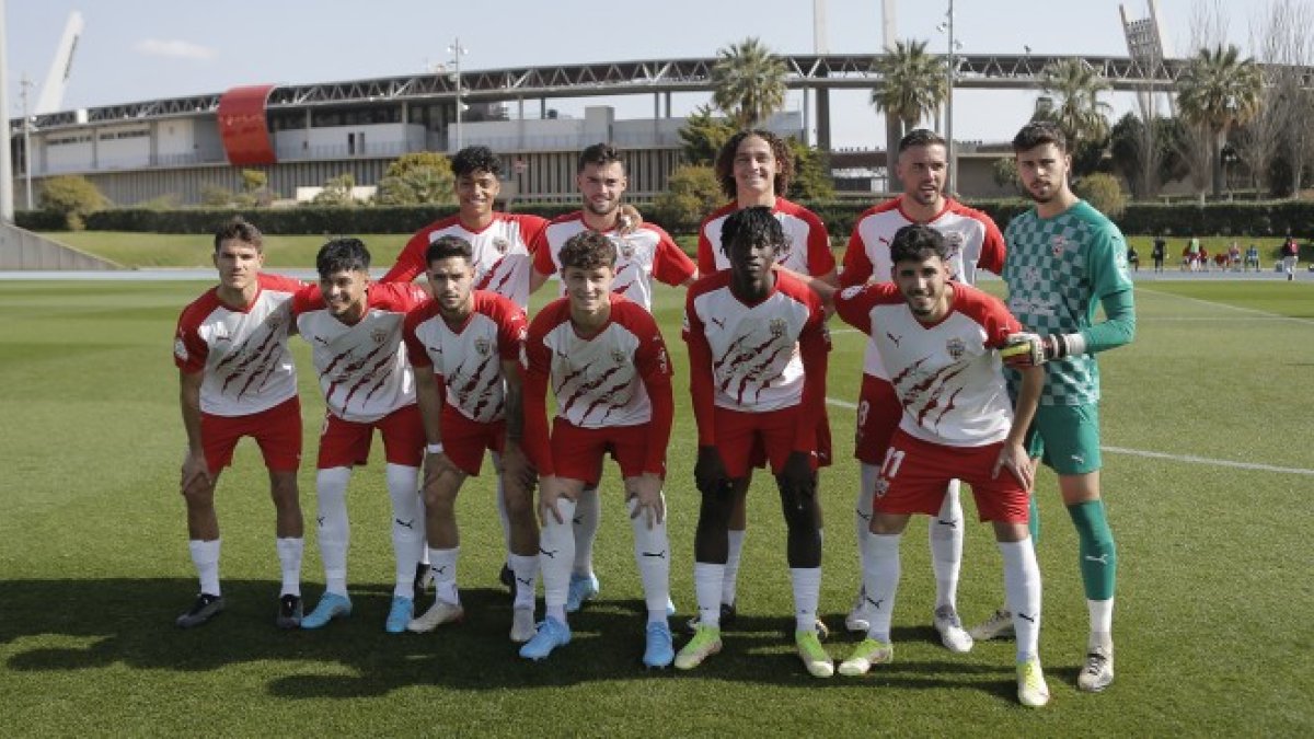 Los canteranos del Almería vuelven a saborear la victoria.