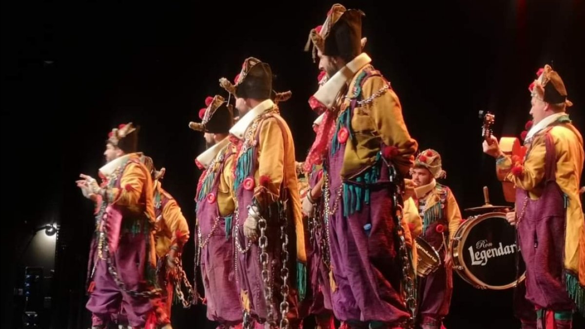 Una imagen de la actuación en el Centro Cultural de Adra.