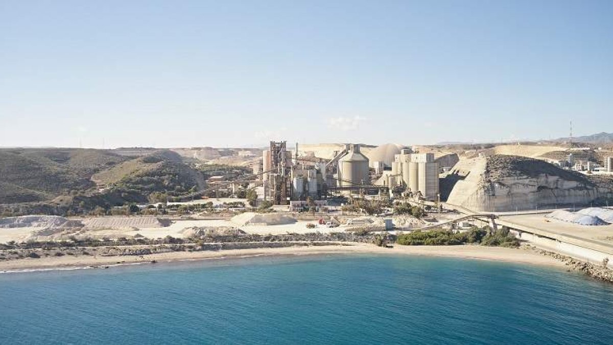 Cementera de Lafarge en Carboneras.