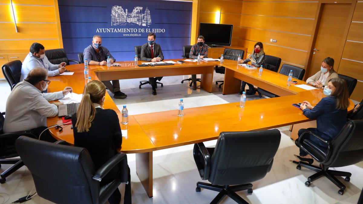 Junta de gobierno local en El Ejido.