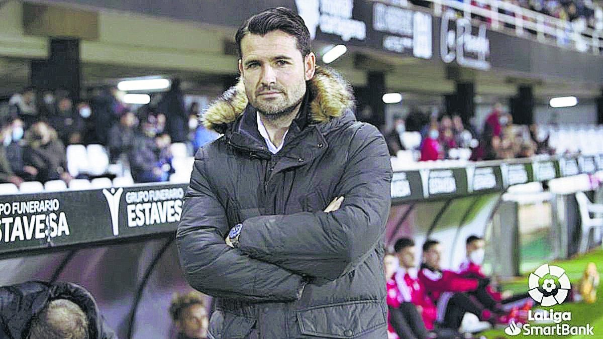 Lolo Escobar no terminará la temporada con el Mirandés.