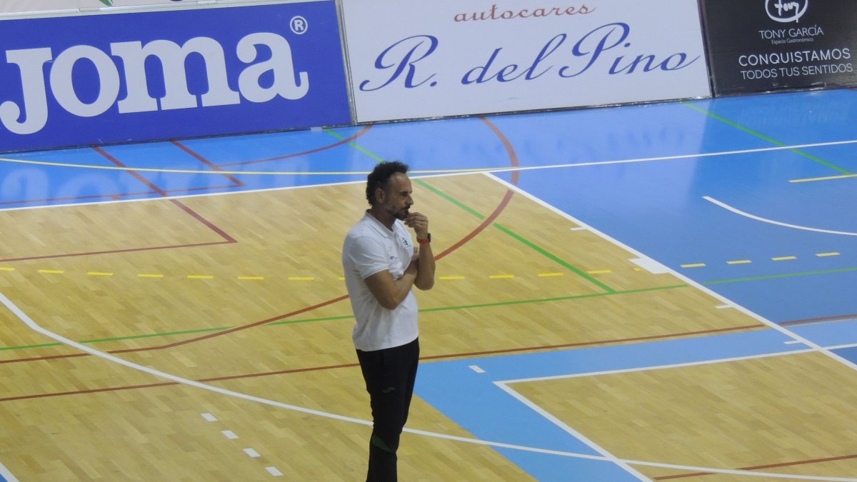Manolo Berenguel en el partido contra Intasa San Sadurniño.