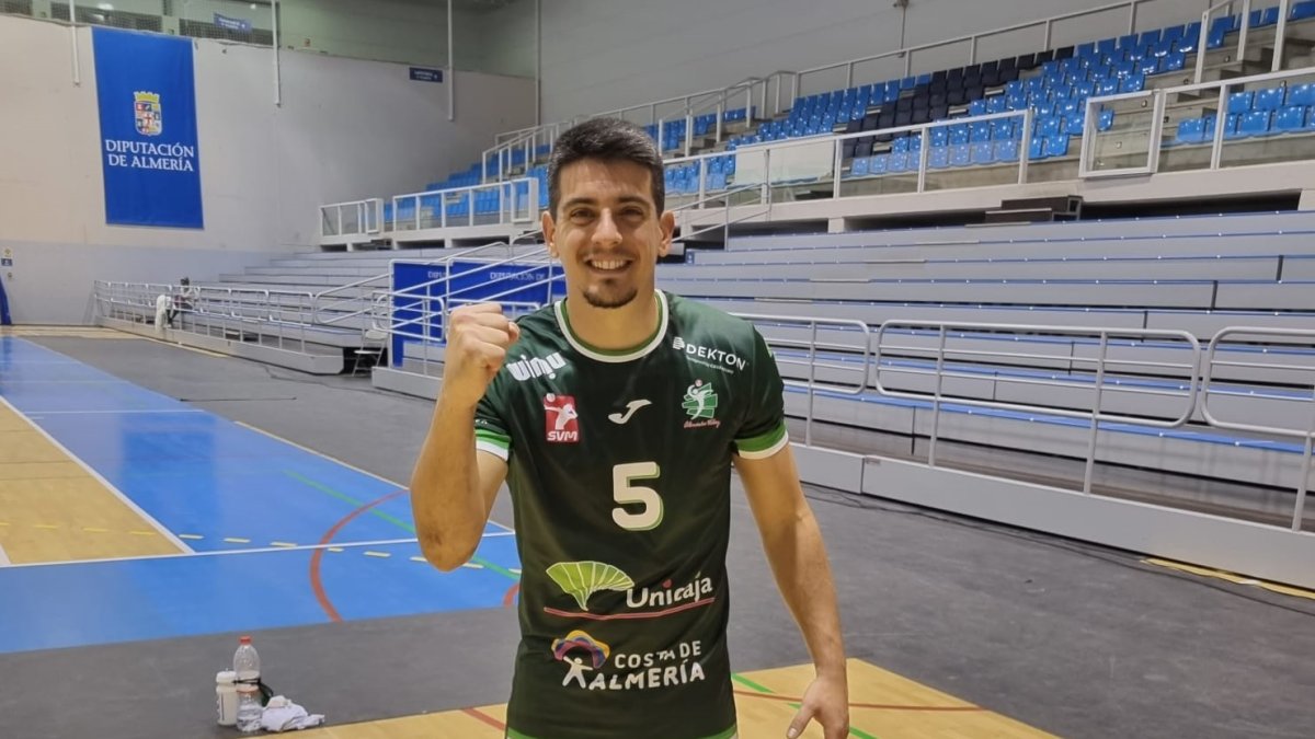 Paquillo Fernández en el Moisés Ruiz después de ganar a San Sadurniño.