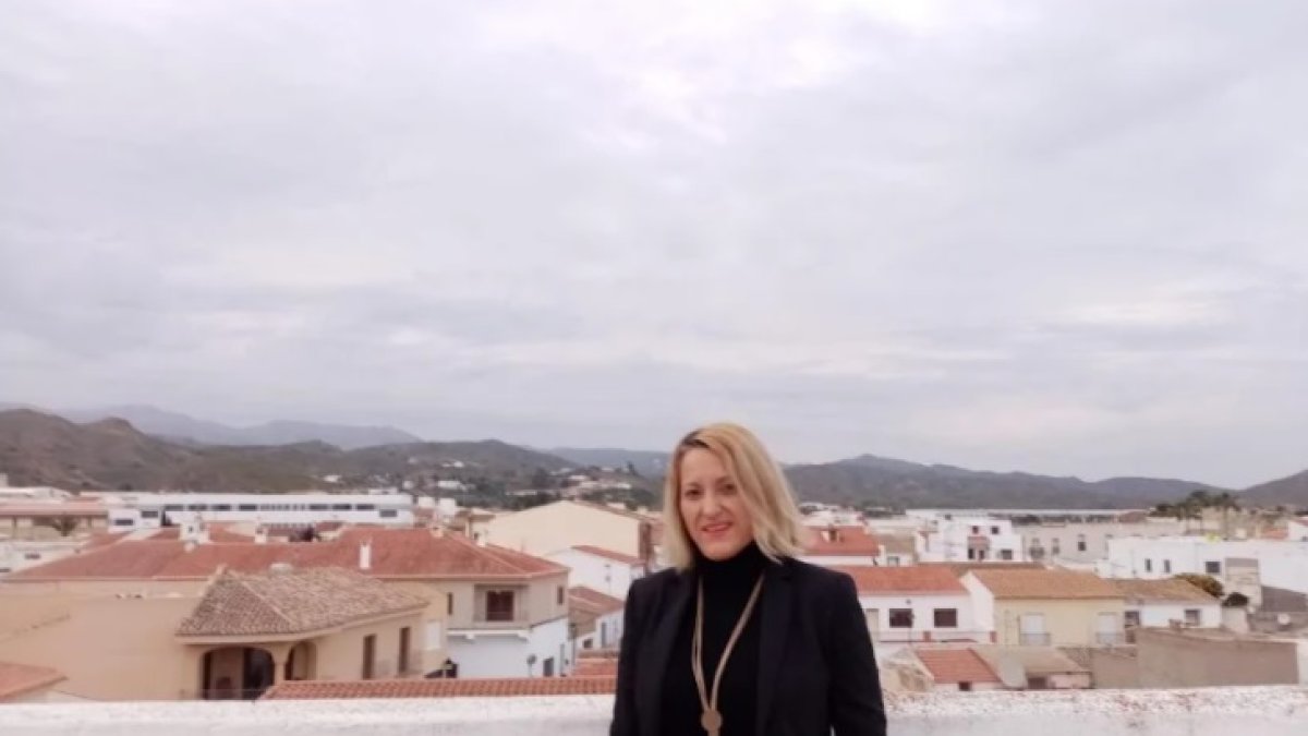 Esther González Alarcón, concejala de Los Gallardos y coescritora de la obra.