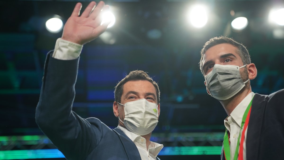 Juanma Moreno y Ramón Fernández-Pacheco, en el congreso del PP-A.