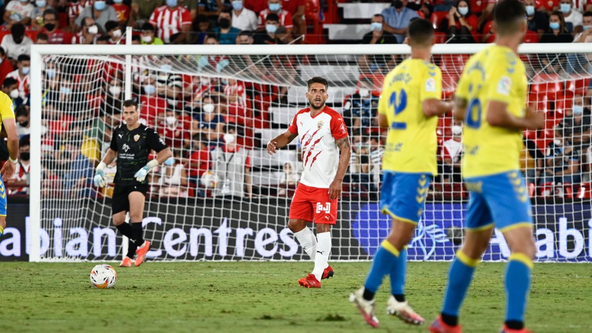 Daniel Carriço en su primer partido con la camiseta del Almería.
