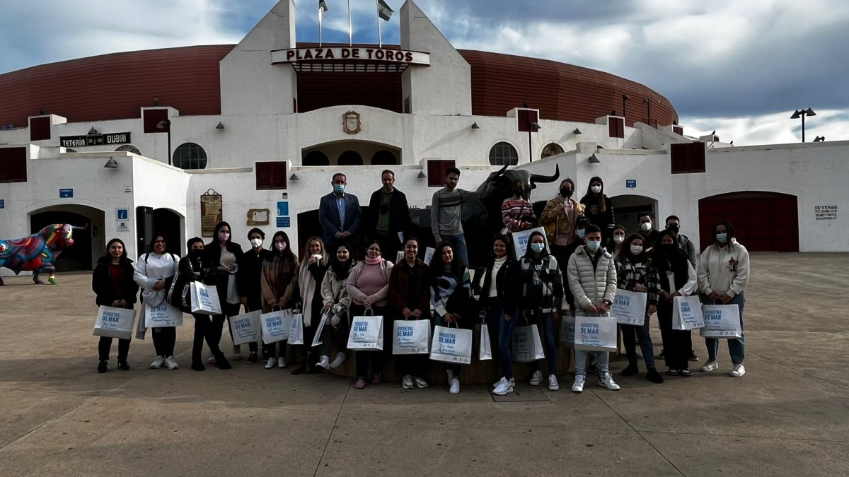 Estudiantes de Turismo de la UAL en Roquetas de Mar.