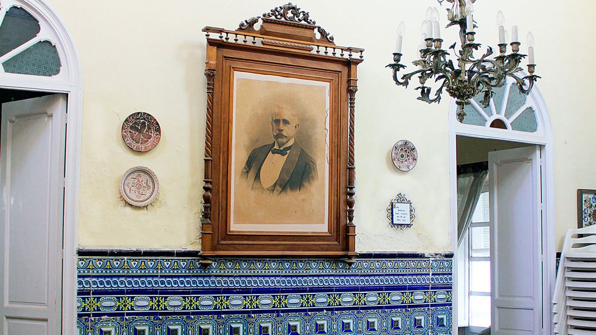 El retrato de José González Canet sigue presidiendo el salón principal de la finca familiar de Villa María, en el cerro de la Molineta.