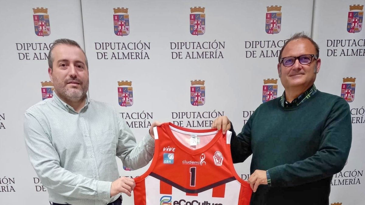 Ángel Ruiz Serna, presidente de CB Almería, y Rubén Ibán Verdegay Martínez, Hermano Mayor.