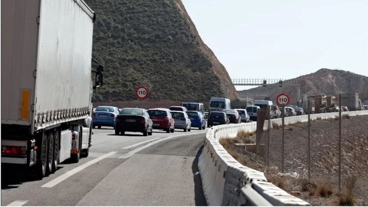 Imagen de archivo de una retención en la A-7.