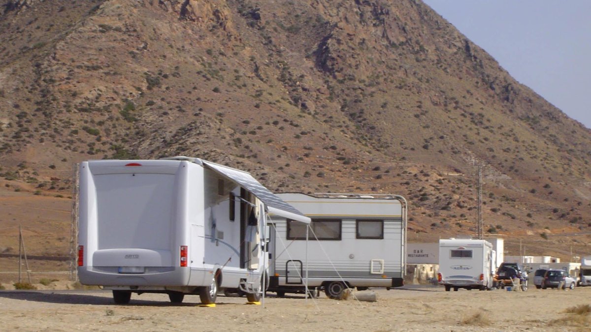 Imagen de archivo de caravanas acampadas.