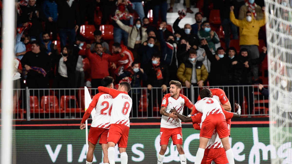 El Almería vuelve a ser feliz en la segunda plaza de la competición.