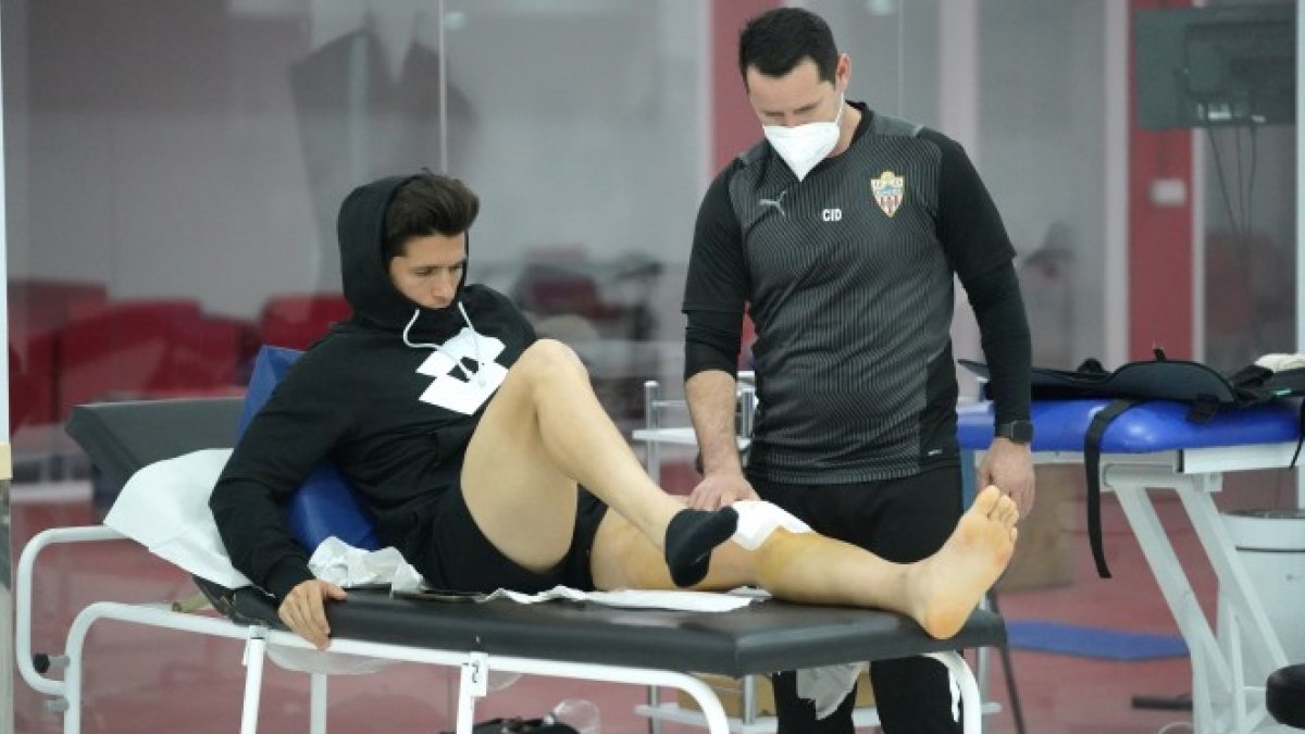 Nieto en la sala médica.