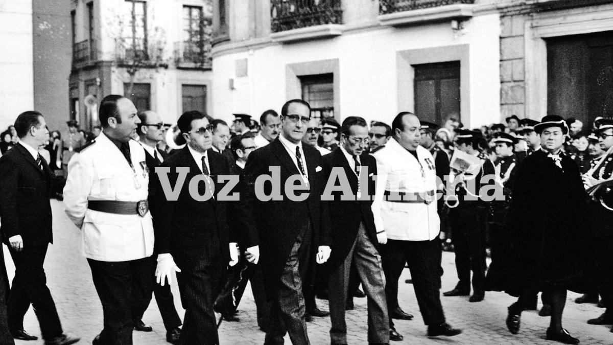 Francisco Gómez Angulo presidiendo la procesión del Santo Entierro.