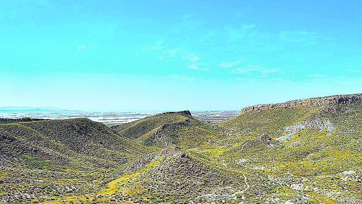 El Hollazo de Níjar, uno de los mayores conos volcánicos de Europa, a tres kilómetros del pueblo. Tierrassinfronteras.com