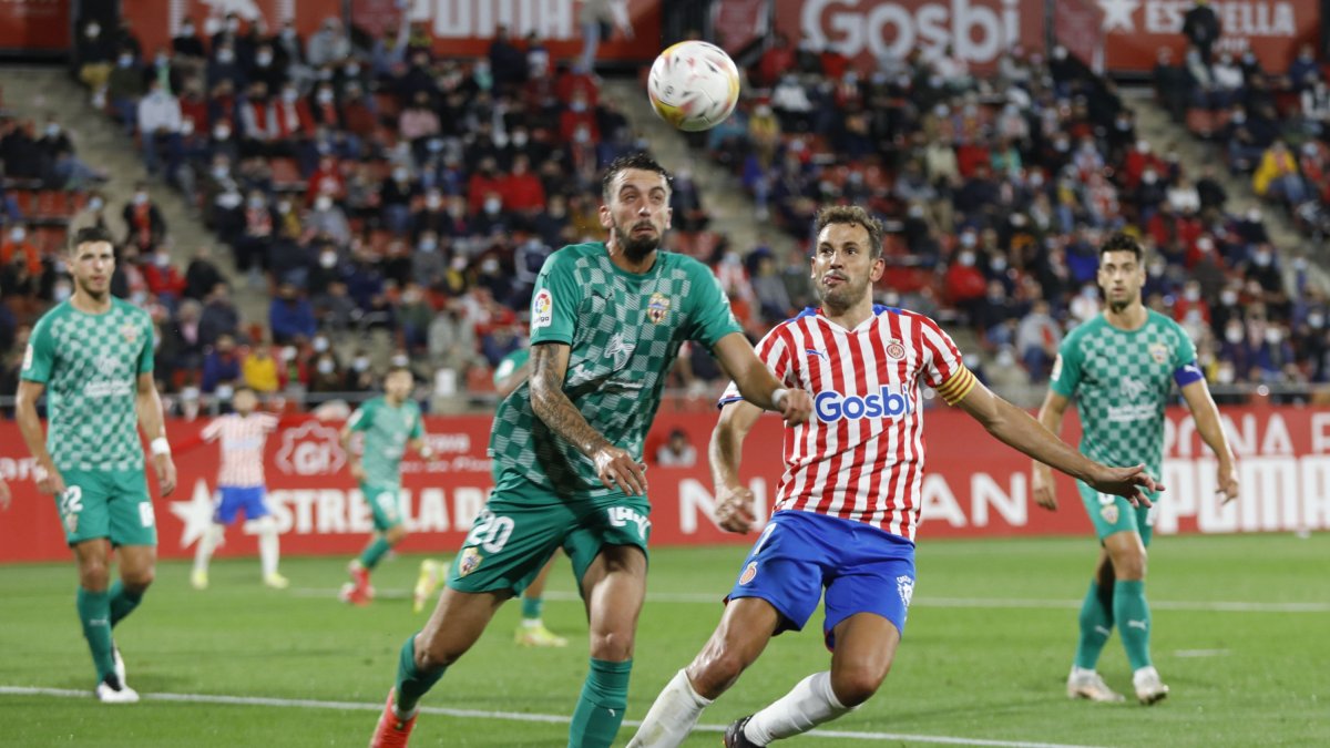 Stuani lleva 15 goles, como Rubén Castro y Borja Bastón.