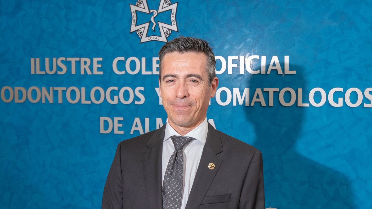 Indalecio Segura Garrido, presidente del Colegio Oficial de Dentistas de Almería.