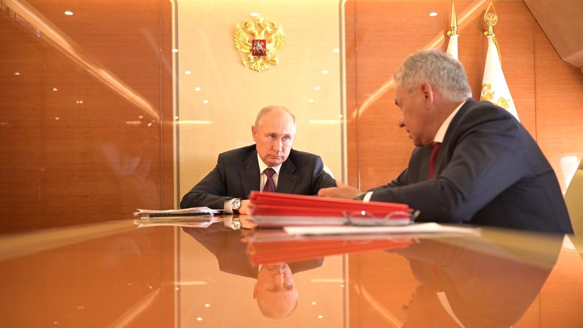 El presidente ruso, Vladimir Putin, y el ministro de Defensa, Sergei Shoigu.