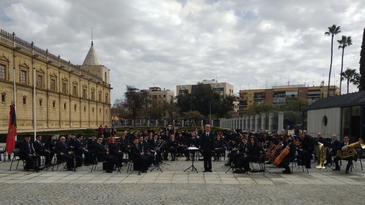 La Agrupación Musical San Indalecio, dirigida por Juan José Navarro, en el Parlamento de Andalucía.