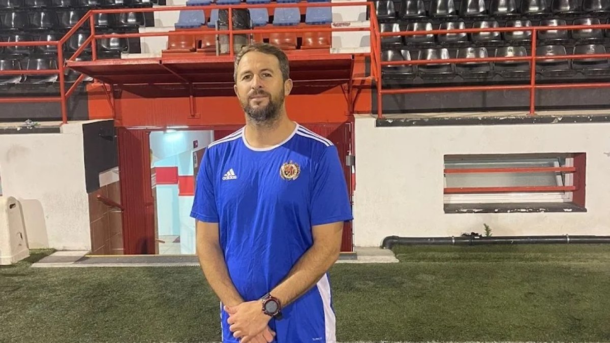 Olivares ha dejado de ser entrenador del conjunto almeriense.