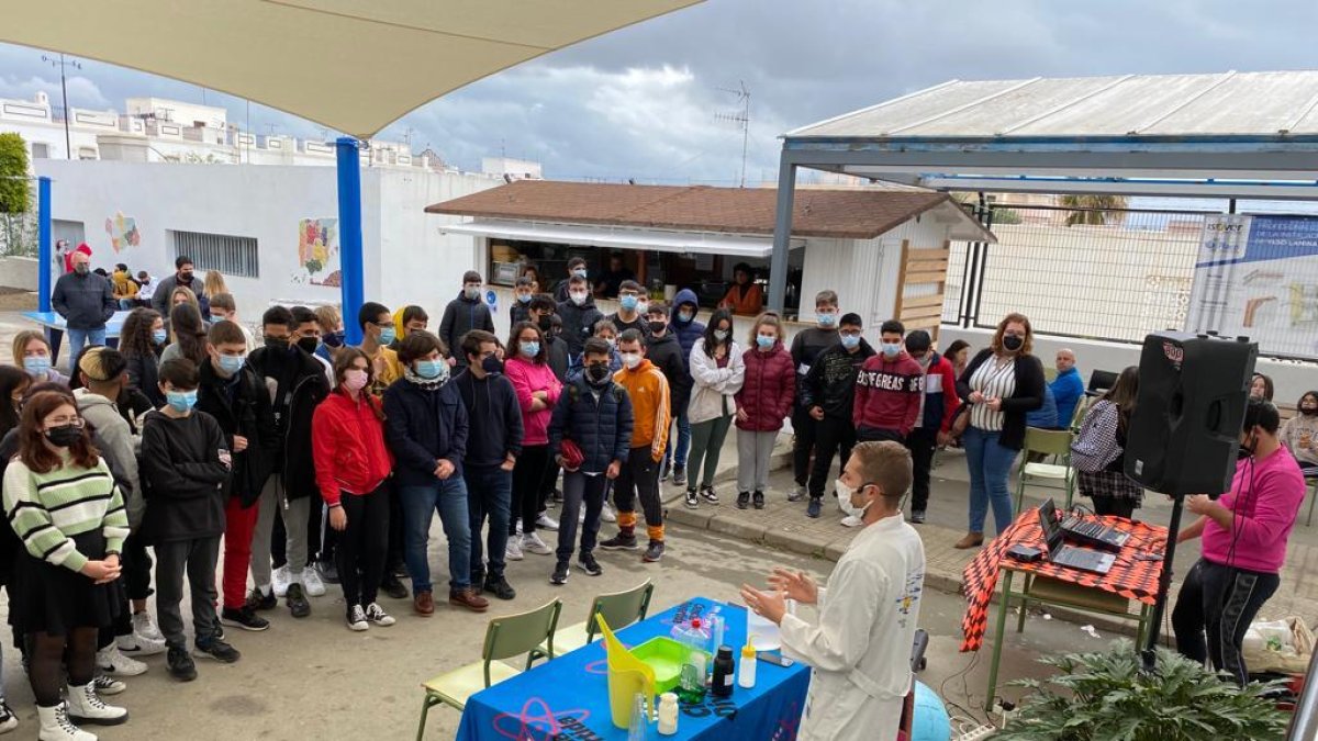 Imagen de uno de los talleres llevados a cabo en el IES Alyanub.