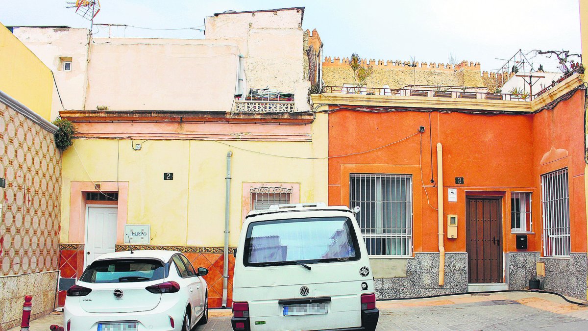 La pequeña Plaza de Borja, en el corazón de la Almedina, convertida actualmente en un aparcamiento.