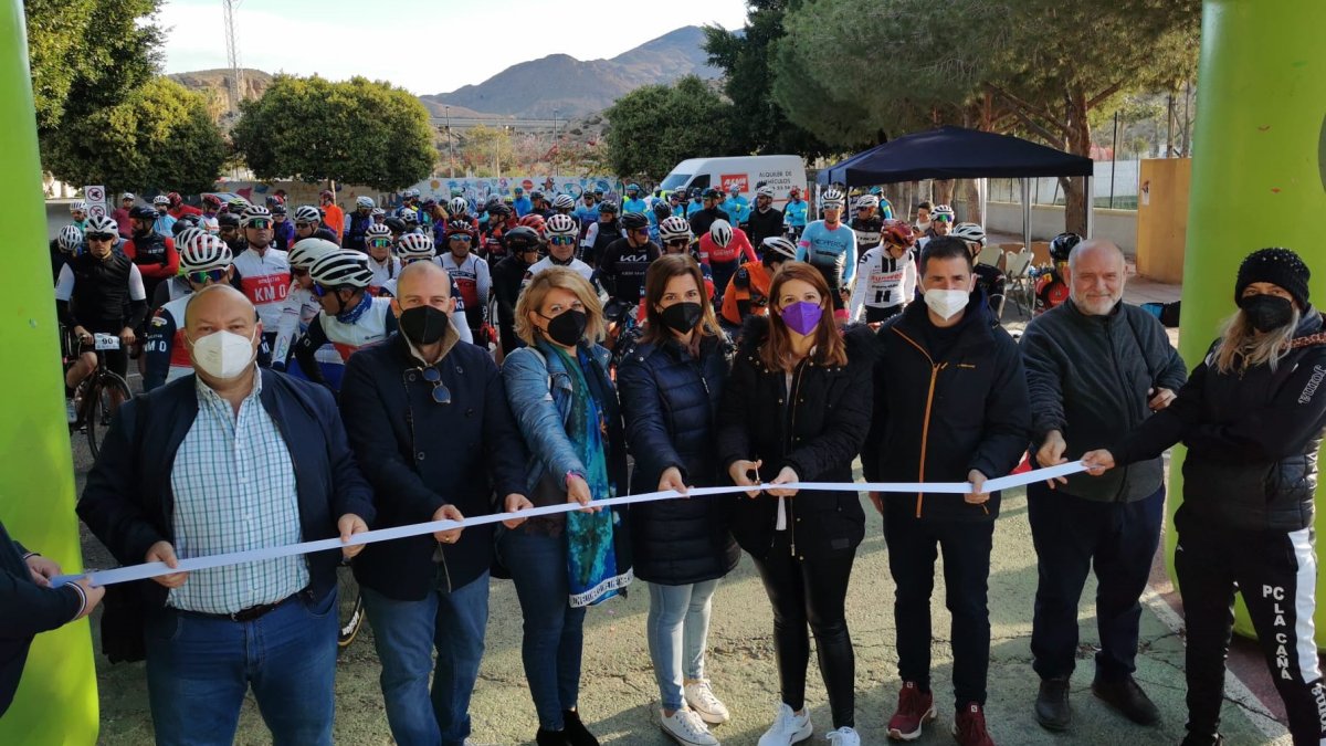 Corte de cinta en la salida.