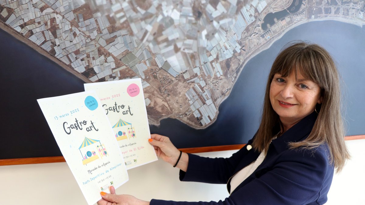 La edil de Turismo y Comercio, Luisa Barranco, promocionando Gastro-Art.