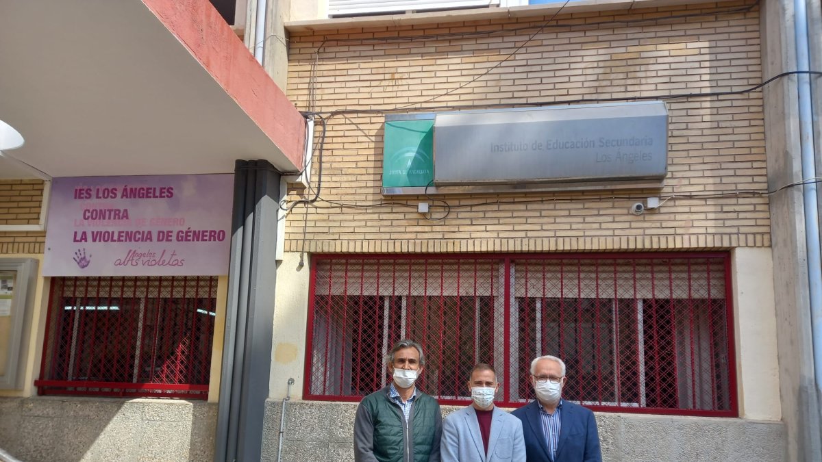 El delegado ha visitado el IES Los Ángeles.
