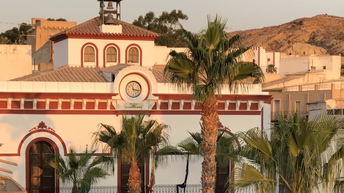 Fachada del ayuntamiento cuevano.