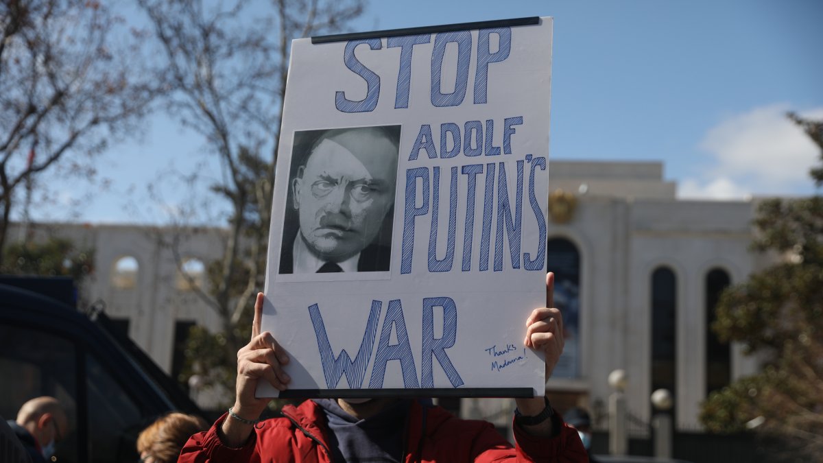 Facebook e Instagram permiten publicar mensajes de odio contra Putin.