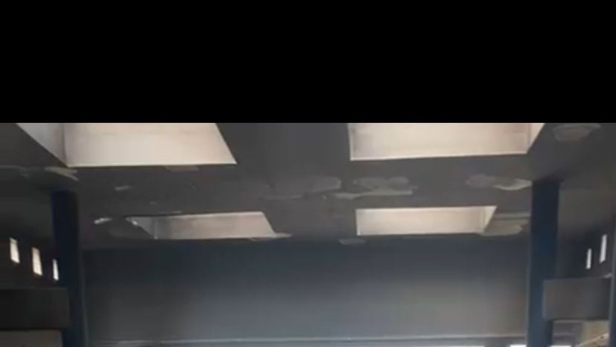 Imagen difundida por el Ayuntamiento del estado de la entrada del instituto.