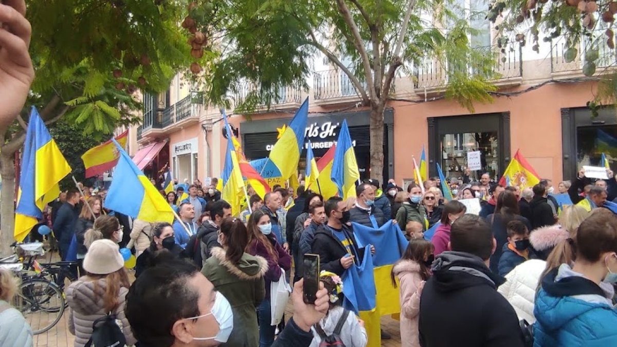 Imagen de la concentración en Almería contra la guerra en Ucrania.