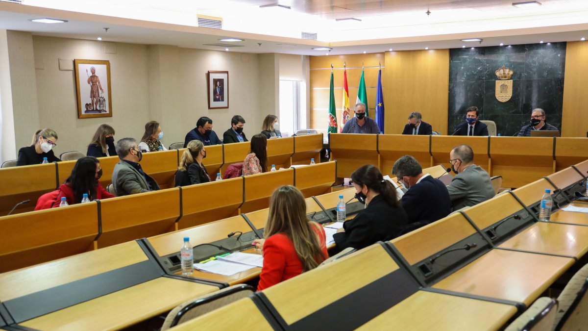 Desarrollo de la sesión plenaria en el Ayuntamiento de El Ejido.