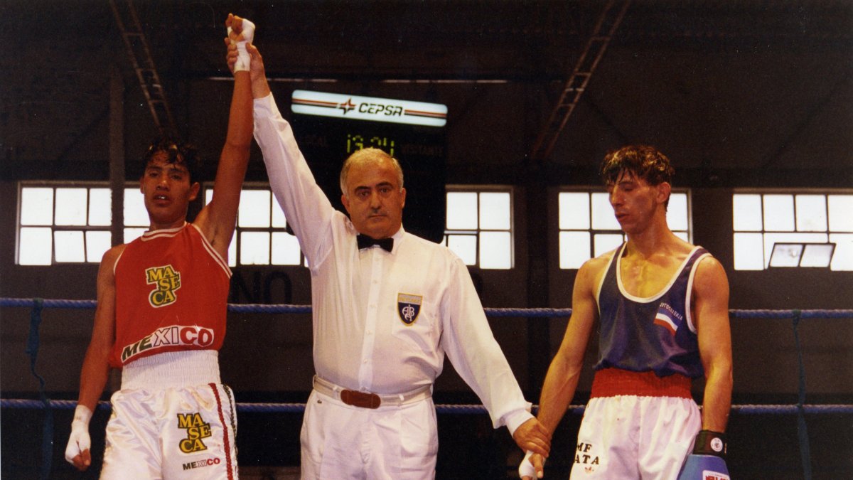 Juan José Tonda proclama a un vencedor.