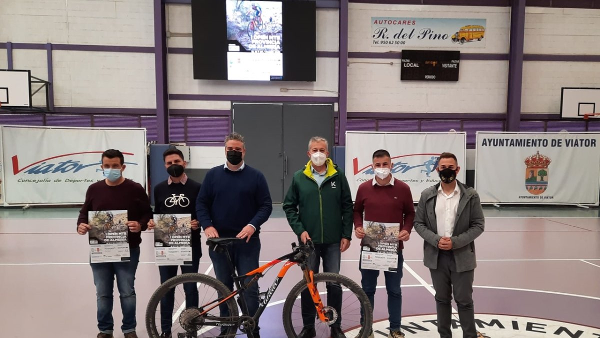 Presentación de la prueba en el Pabellón de la Ciudad Deportiva de Viator.