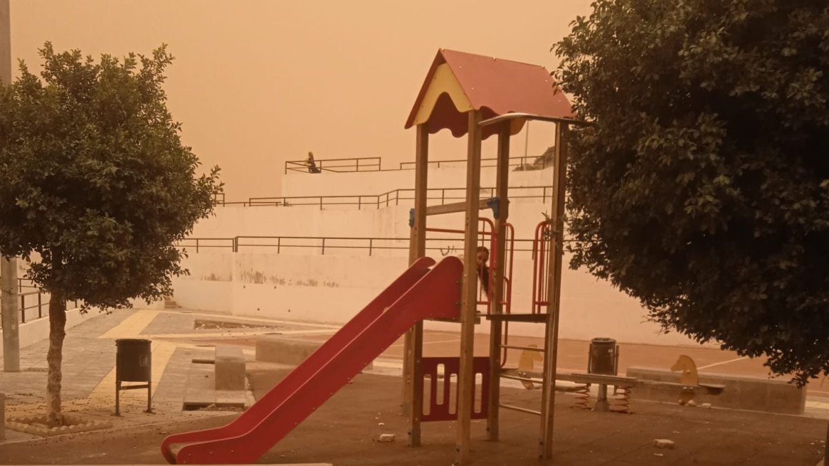 Espacio infantil en el parque de Las 80 Viviendas de Vera.