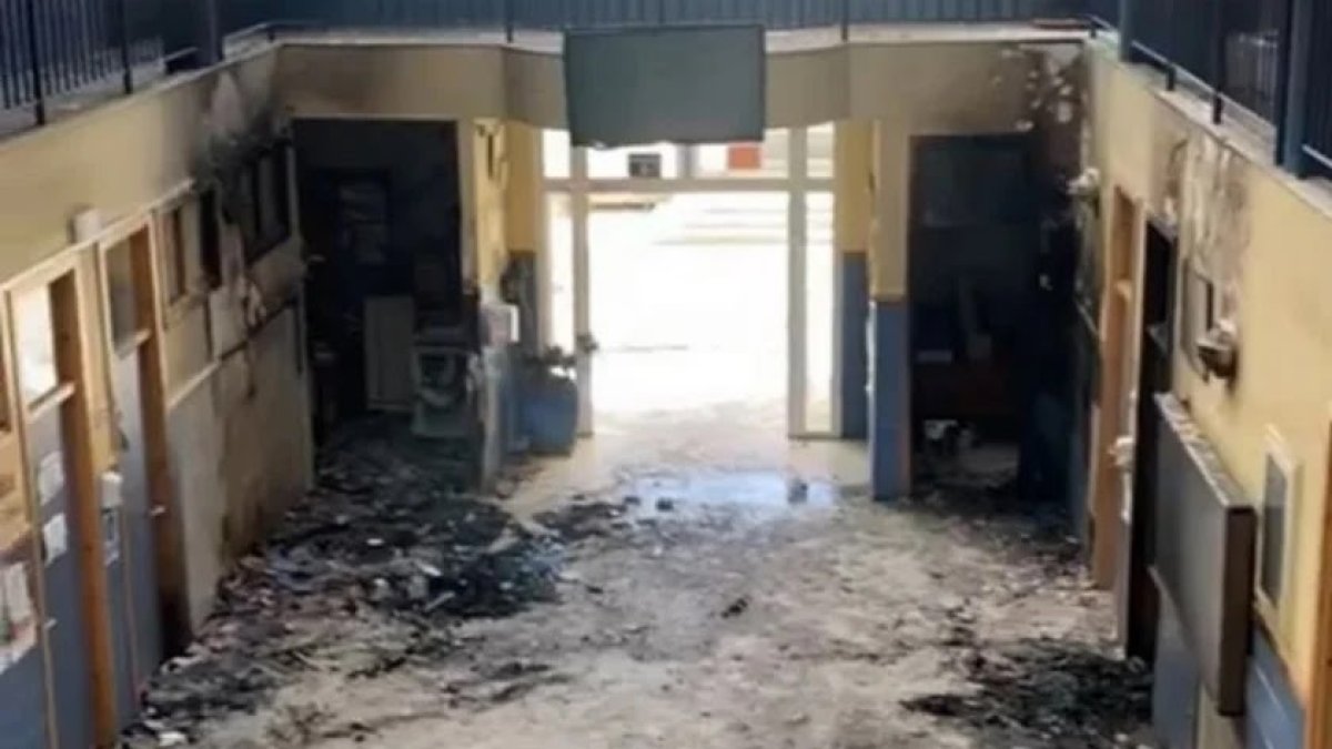 Estado del IES Mediterráneo de Garrucha tras el incendio.