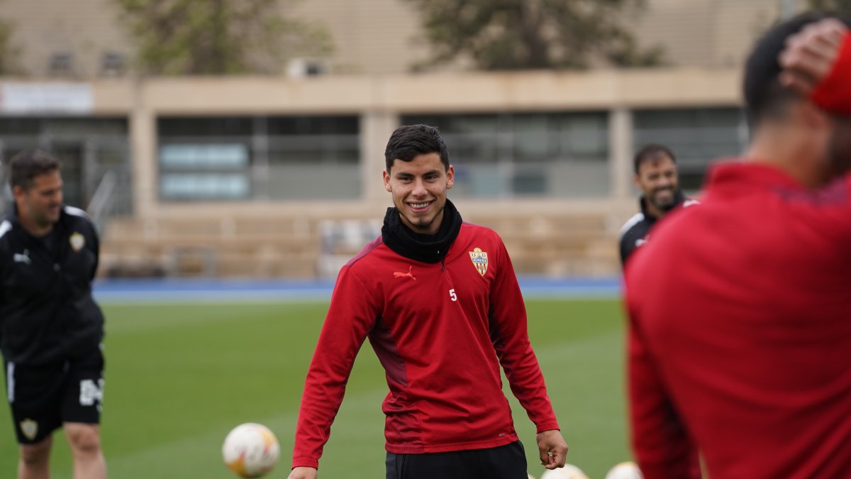 Lucas Robertone en el entrenamiento de este jueves en el Anexo.