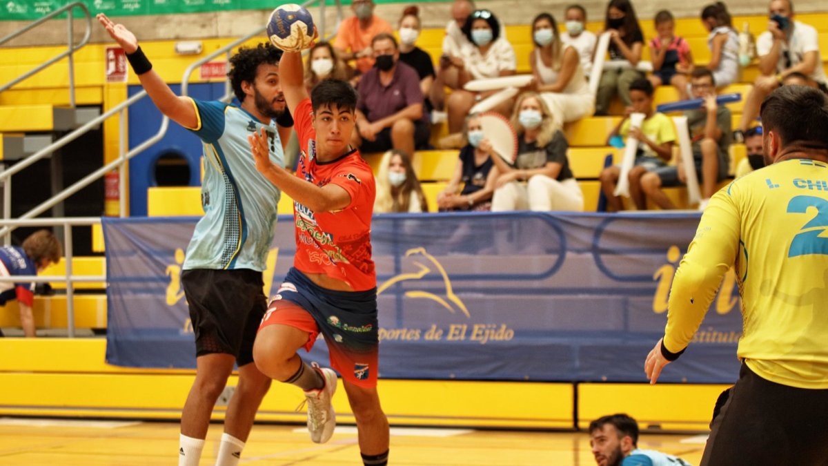 Los almerienses pasan página y se centran en el choque con Triana.