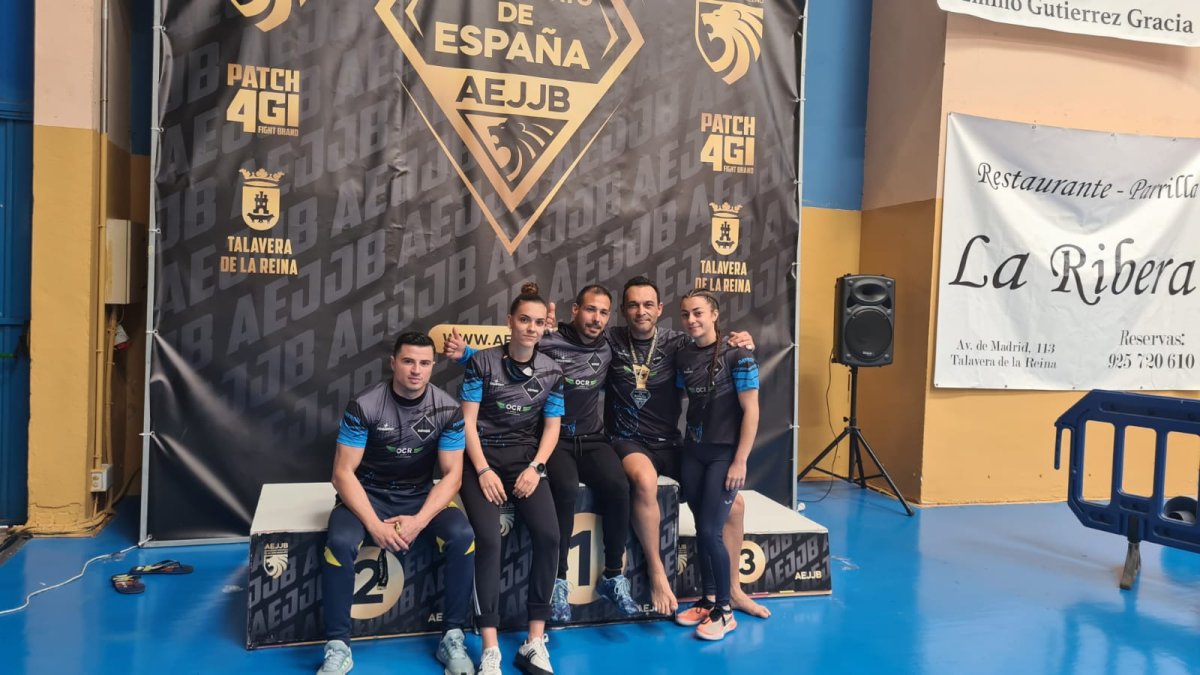 Foto de familia del equipo Dayron en Talavera de la Reina.