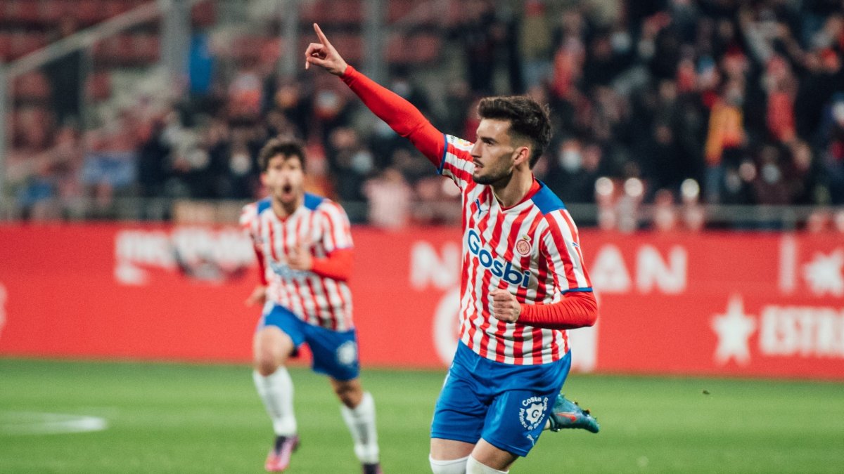 Álex Baena celebrando un gol con el Girona esta temporada.