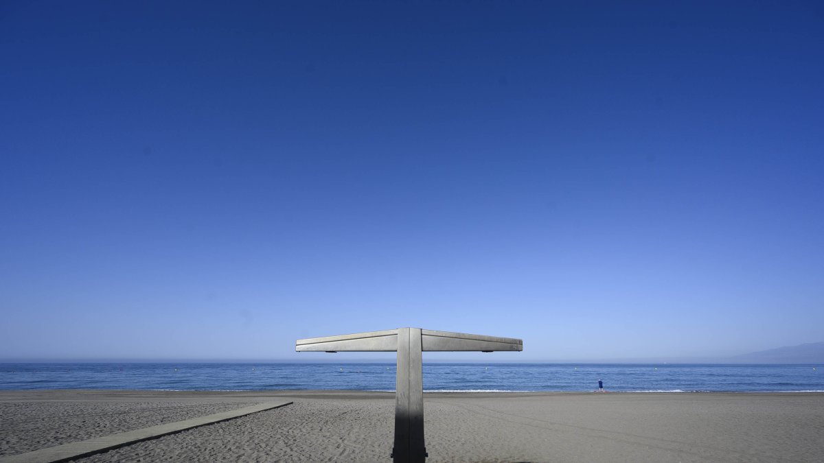 Los servicios de instalación y mantenimiento de pasarelas y duchas, adjudicados.