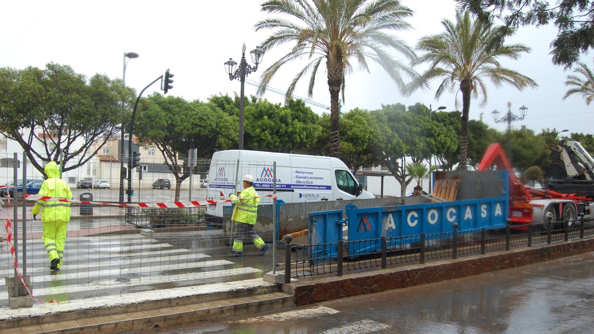 La calle Benavente y la Avenida Carlos III permanecerán cortadas por un periodo de tres semanas. Foto de V.N.