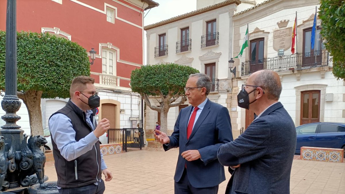 El delegado territorial de Turismo de la Junta en Almería, Vicente García Egea, se ha reunido hoy con el alcalde de Sorbas.