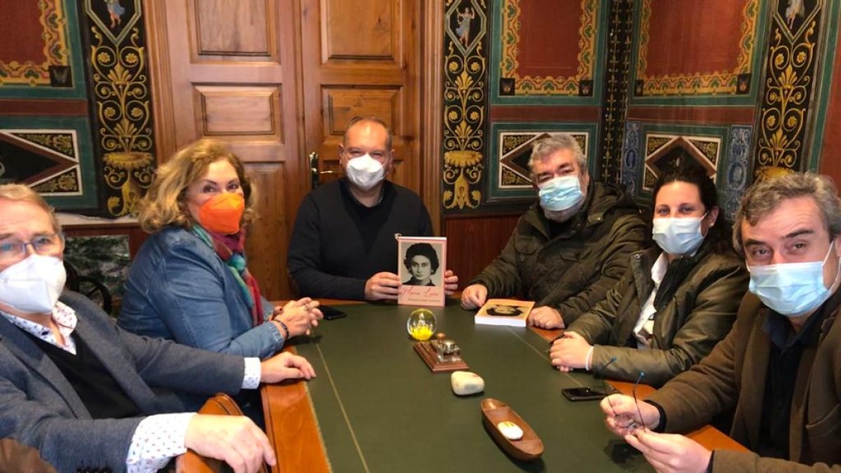 Acto de entrega de los archivos donados.