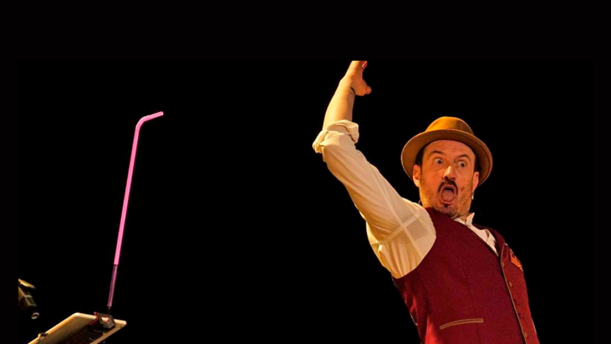 El humorista O´Dogherty en el escenario.