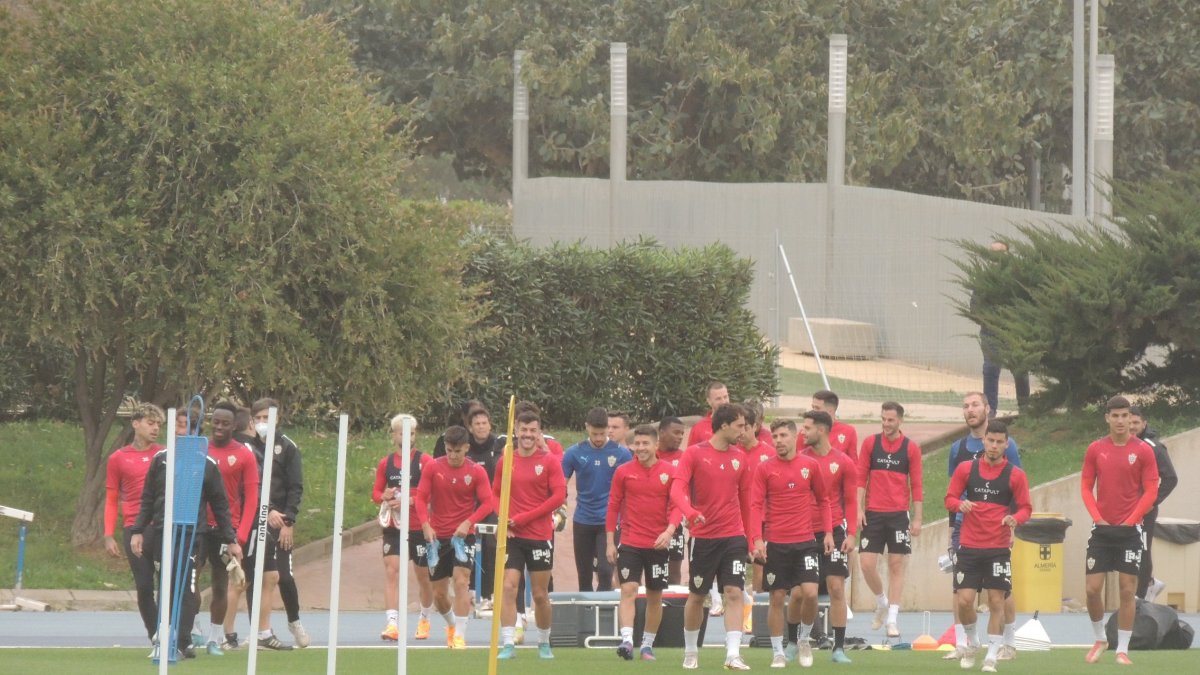 El equipo saltando al Anexo este jueves para preparar el duelo con el Girona.